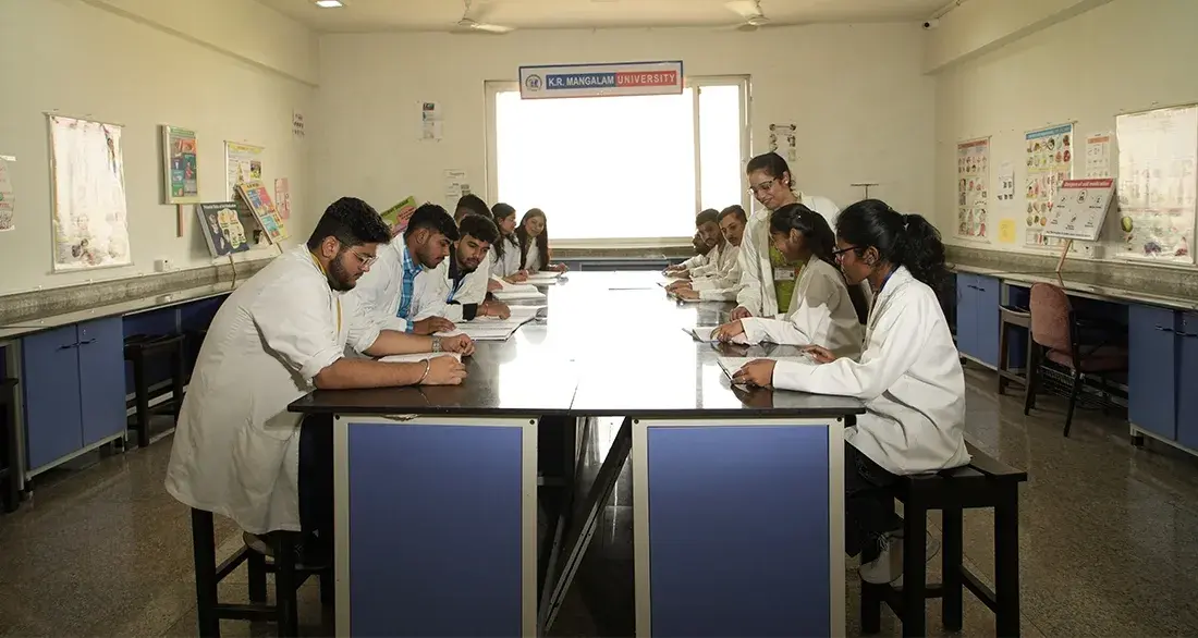 Explore the role of pharmaceuticals within society at Social Pharmacy Lab